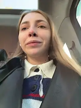 Snapshot of Sunny___Bunny chatting on 10.03.25 Sunny Bunny online show from 10.03.25