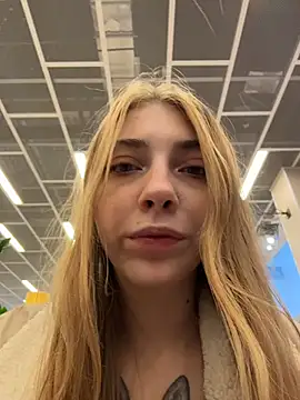 Snapshot of Sunny___Bunny chatting on 10.14.25 Sunny Bunny online show from 10.14.25