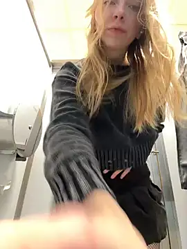 Snapshot of Sunny___Bunny chatting on 10.18.25 Sunny Bunny online show from 10.18.25