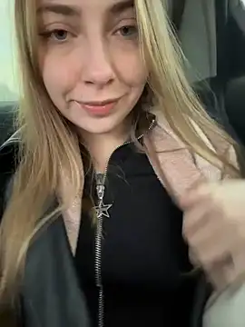 Snapshot of Sunny___Bunny chatting on 11.19.25 Sunny Bunny online show from 11.19.25