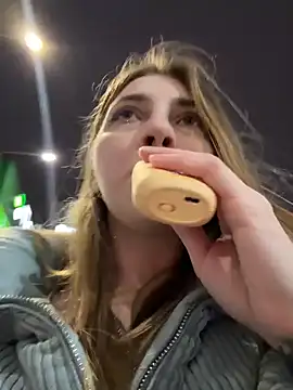 Snapshot of Sunny___Bunny chatting on 11.23.25 Sunny Bunny online show from 11.23.25