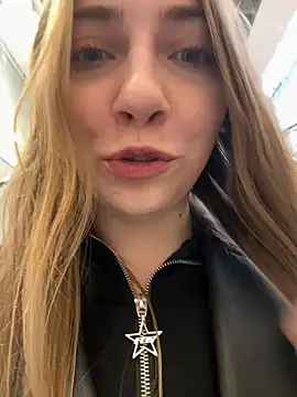 Snapshot of Sunny___Bunny chatting on 12.02.25 Sunny Bunny online show from 12.02.25