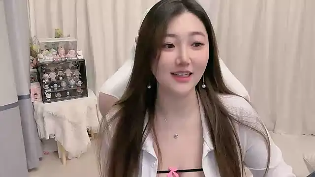 Stars Elyn online show from 12.04.24