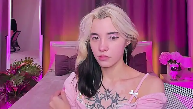 as1an girlfriend online show from 03.13.25