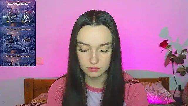 Snapshot of Wild_Sophie_ chatting on 12.21.24 Wild Sophie online show from 12.21.24