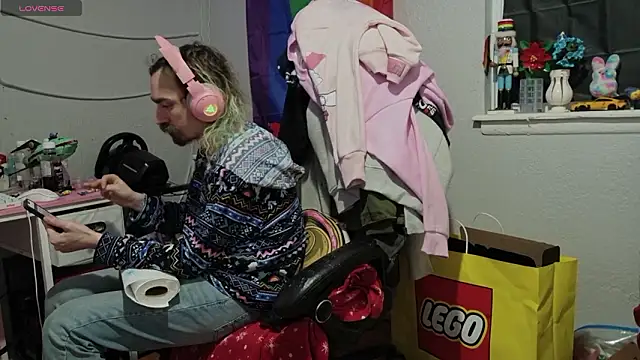 Snapshot of tallnerdyguy chatting on 02.12.26 tallnerdyguy online show from 02.12.26