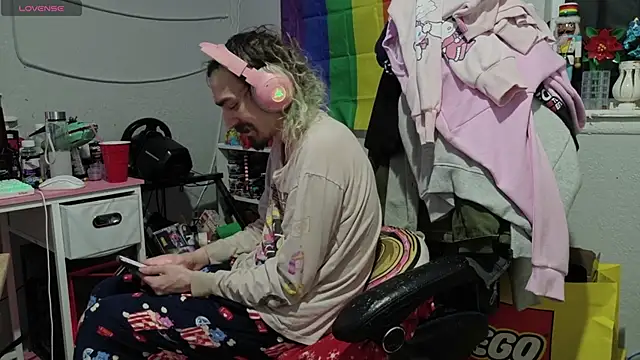 Snapshot of tallnerdyguy chatting on 02.14.26 tallnerdyguy online show from 02.14.26