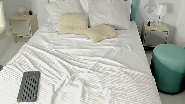 Snapshot of Khenta_Michells chatting on 01.23.25 Khenta Michells online show from 01.23.25