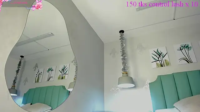 Snapshot of Khenta_Michells chatting on 02.04.25 Khenta Michells online show from 02.04.25