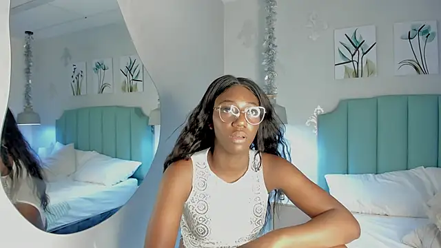 Snapshot of Khenta_Michells chatting on 02.06.25 Khenta Michells online show from 02.06.25