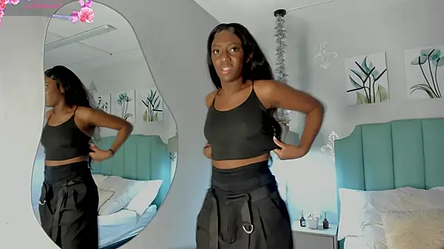 Snapshot of Khenta_Michells chatting on 02.10.25 Khenta Michells online show from 02.10.25