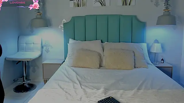 Snapshot of Khenta_Michells chatting on 02.12.25 Khenta Michells online show from 02.12.25