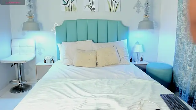 Snapshot of Khenta_Michells chatting on 03.02.25 Khenta Michells online show from 03.02.25