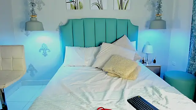 Snapshot of Khenta_Michells chatting on 03.05.25 Khenta Michells online show from 03.05.25