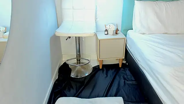 Snapshot of Khenta_Michells chatting on 03.07.25 Khenta Michells online show from 03.07.25