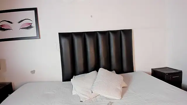 Snapshot of Khenta_Michells chatting on 11.30.25 Khenta Michells online show from 11.30.25