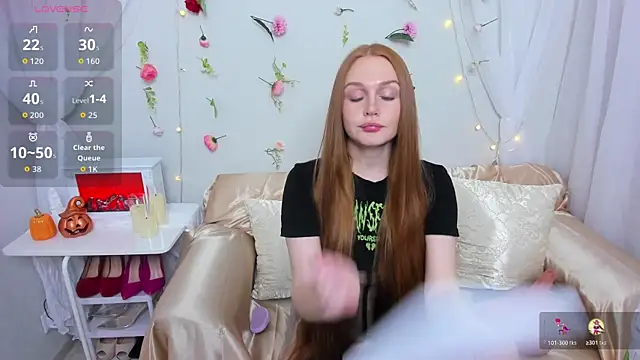 Snapshot of Merida_red_ chatting on 10.27.25 Merida red online show from 10.27.25