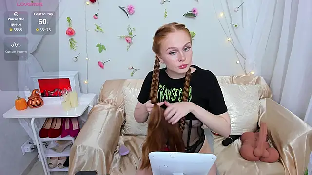 Snapshot of Merida_red_ chatting on 11.10.25 Merida red online show from 11.10.25