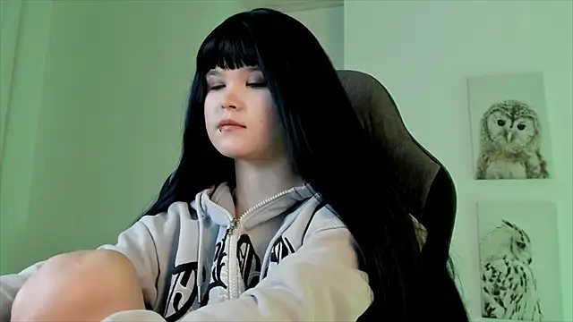 Elainebeness online show from 12.15.24