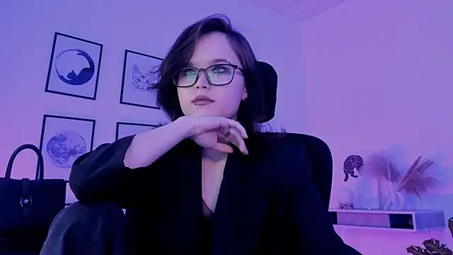 Elainebeness online show from 12.17.24