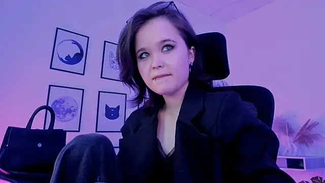 Elainebeness online show from 12.18.24