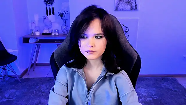 Elainebeness online show from 02.25.25