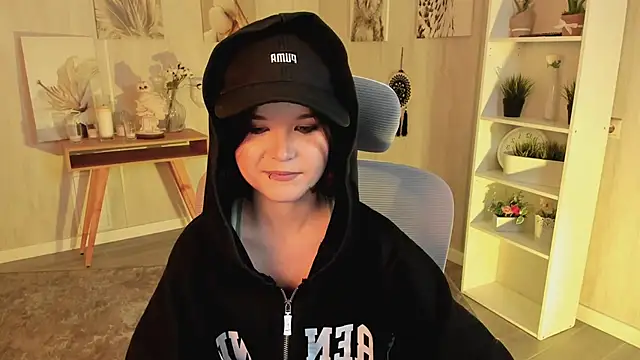 Elainebeness online show from 03.23.25