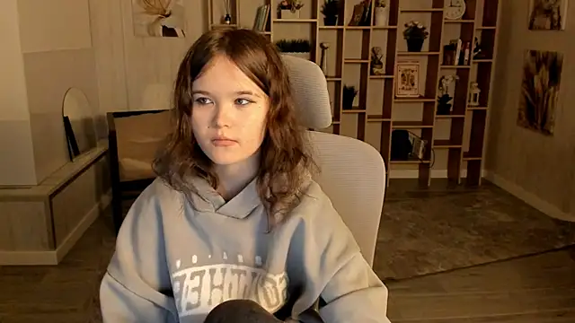 Elainebeness online show from 09.16.25