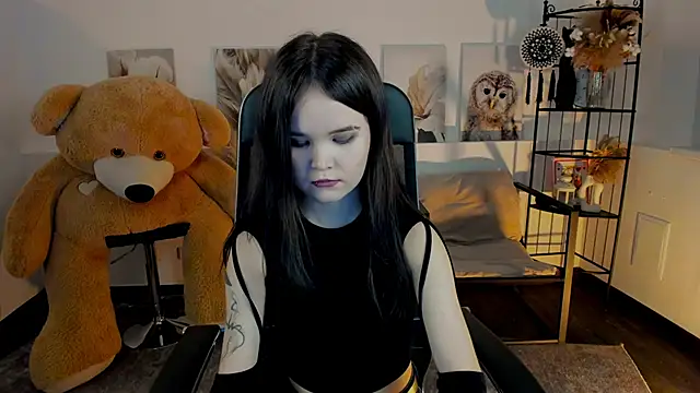 Elainebeness online show from 11.26.25