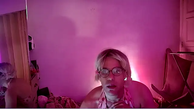 Snapshot of Soraya_Sissy_ chatting on 11.30.25 Soraya Sissy online show from 11.30.25