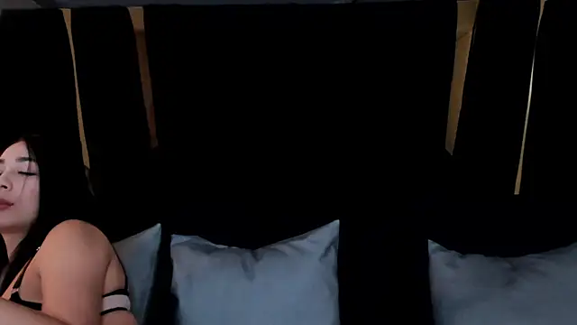 Snapshot of julieta_jewel chatting on 02.12.25 julieta jewel online show from 02.12.25