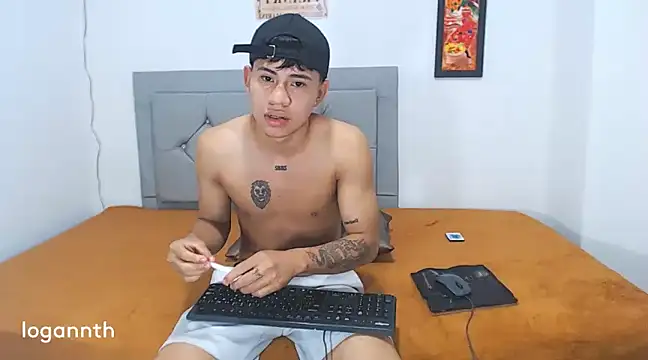 Snapshot of logannth chatting on 01.04.25 logannth online show from 01.04.25