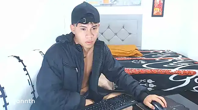 Snapshot of logannth chatting on 01.06.25 logannth online show from 01.06.25