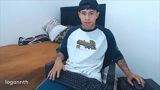 Snapshot of logannth chatting on 02.14.25 logannth online show from 02.14.25