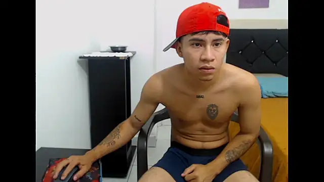 Snapshot of logannth chatting on 10.05.25 logannth online show from 10.05.25