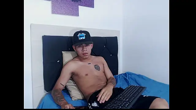 Snapshot of logannth chatting on 10.13.25 logannth online show from 10.13.25