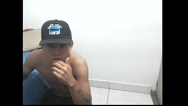 Snapshot of logannth chatting on 10.14.25 logannth online show from 10.14.25