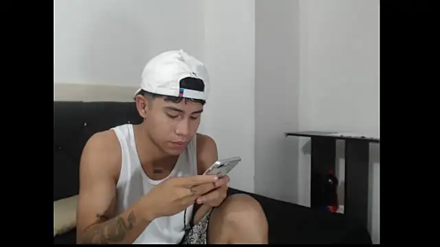 Snapshot of logannth chatting on 10.19.25 logannth online show from 10.19.25