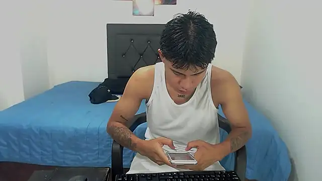 Snapshot of logannth chatting on 10.21.25 logannth online show from 10.21.25