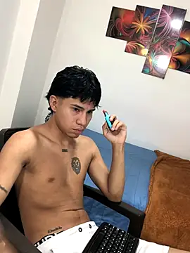 Snapshot of logannth chatting on 10.30.25 logannth online show from 10.30.25