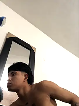 Snapshot of logannth chatting on 11.04.25 logannth online show from 11.04.25