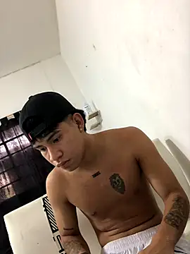 Snapshot of logannth chatting on 11.08.25 logannth online show from 11.08.25