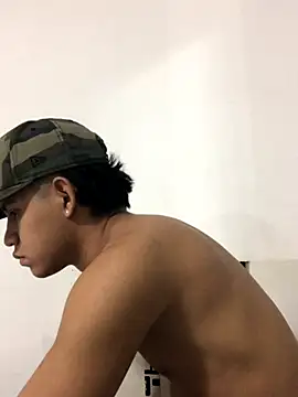 Snapshot of logannth chatting on 11.13.25 logannth online show from 11.13.25