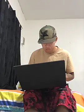 Snapshot of logannth chatting on 11.21.25 logannth online show from 11.21.25