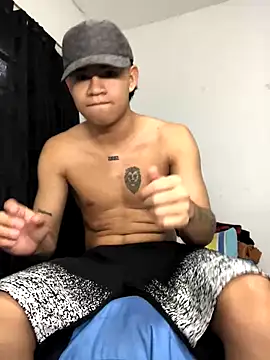 Snapshot of logannth chatting on 11.23.25 logannth online show from 11.23.25