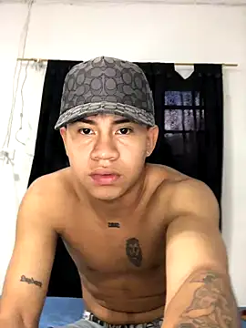 Snapshot of logannth chatting on 11.26.25 logannth online show from 11.26.25