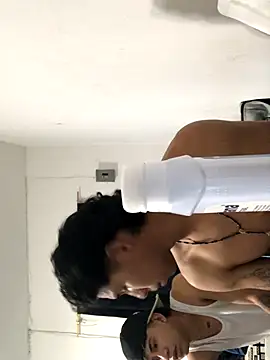 Snapshot of logannth chatting on 11.29.25 logannth online show from 11.29.25