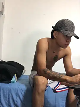 Snapshot of logannth chatting on 11.29.25 logannth online show from 11.29.25