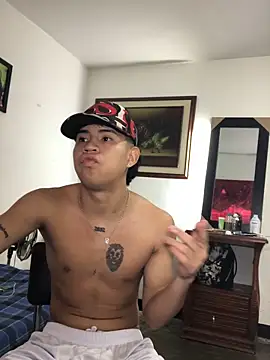 Snapshot of logannth chatting on 12.15.25 logannth online show from 12.15.25