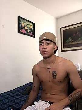 Snapshot of logannth chatting on 12.16.25 logannth online show from 12.16.25